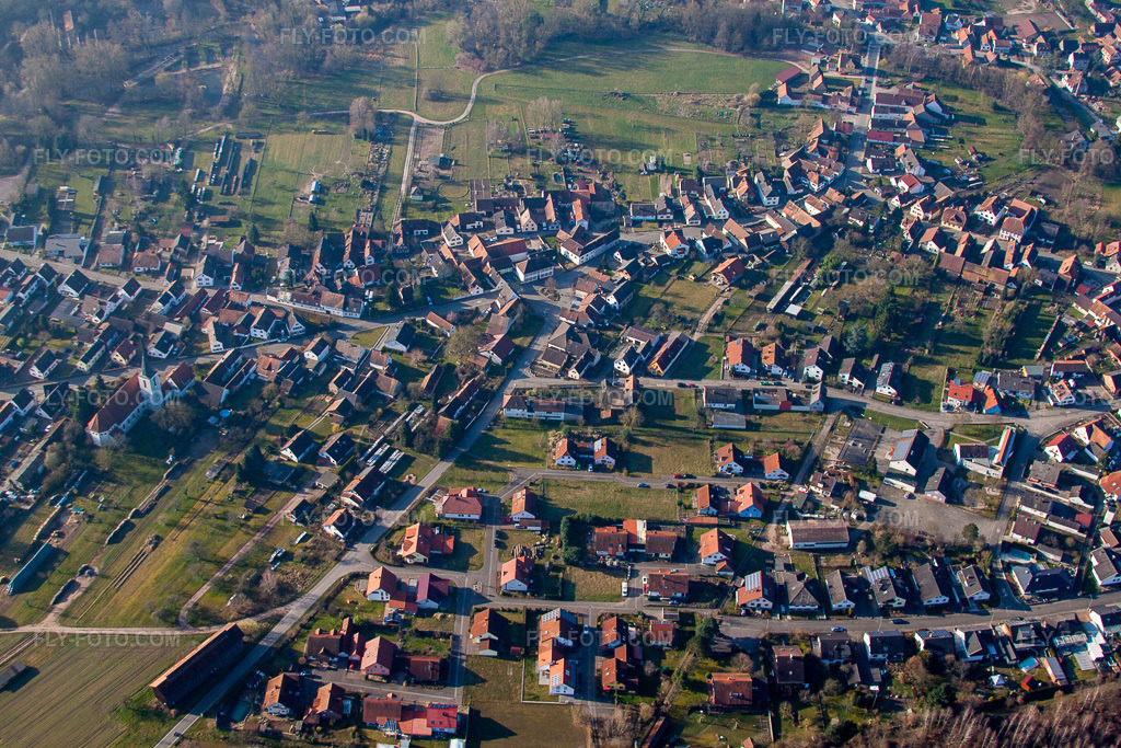 Aerial view: View of the town in Scheibenhard in the state Bas-Rhin, France. – Photo: IMG_62657.jpg taken on 03/09/2014 by Werner Riehm/FLY-FOTO.com – Resolution of the original: 4752 x 3168 px