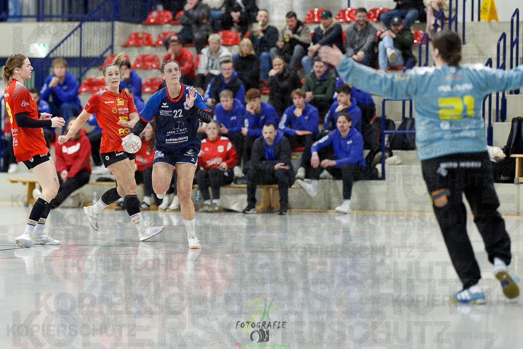 Frauen Regionalliga (HHV); HSG Wettenberg - TV Hüttenberg | Frauen Regionalliga (HHV); HSG Wettenberg - TV Hüttenberg am 06.12.2025 in Launsbach (Wettenberg) (Halle GS Launsbach (Wettenberg))Photo © 2025 - Jörg Heinrich - Realisiert mit Pictrs.com