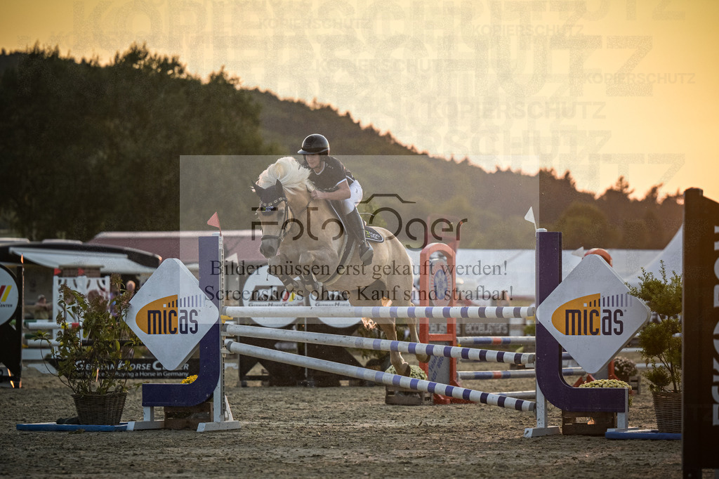 DOS_2375 | Entdecke hochwertige Reitturnierfotos von Foto Oger. Professionell, emotional und authentisch – jetzt Lieblingsmomente im Shop bestellen.Deutschlandweite Turnierfotografie. - Realisiert mit Pictrs.com