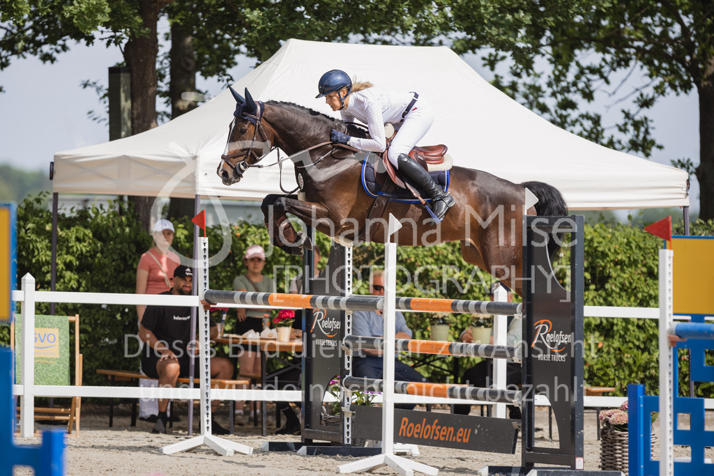 230616_Lemwerder_Springpf-M-752 | Deine schönsten Turniermomente als professionelle Fotos! Entdecke hochwertige Pferdesport-Fotografie im Online-Shop. Jetzt Fotos finden & bestellen!