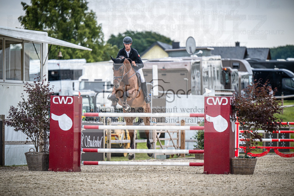 DOS_8697 | Entdecke hochwertige Reitturnierfotos von Foto Oger. Professionell, emotional und authentisch – jetzt Lieblingsmomente im Shop bestellen.Deutschlandweite Turnierfotografie. - Realisiert mit Pictrs.com