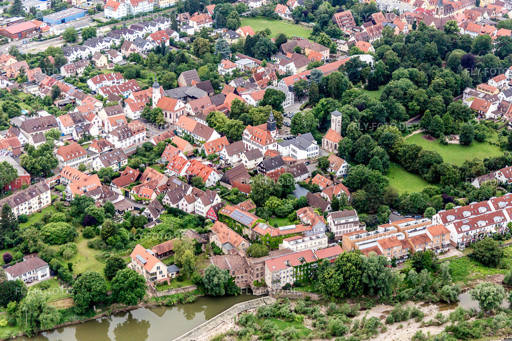Dorfkern an den Fluß- Uferbereichen des Neckar in Wieblingen | Luftbild: Dorfkern an den Fluß- Uferbereichen des Neckar in Wieblingen im Ortsteil Wieblingen in Heidelberg im Bundesland Baden-Württemberg in Deutschland. Foto: IMG_090786.jpg vom 04.07.2016 durch Werner Riehm/FLY-FOTO.de - Realisiert mit Pictrs.com