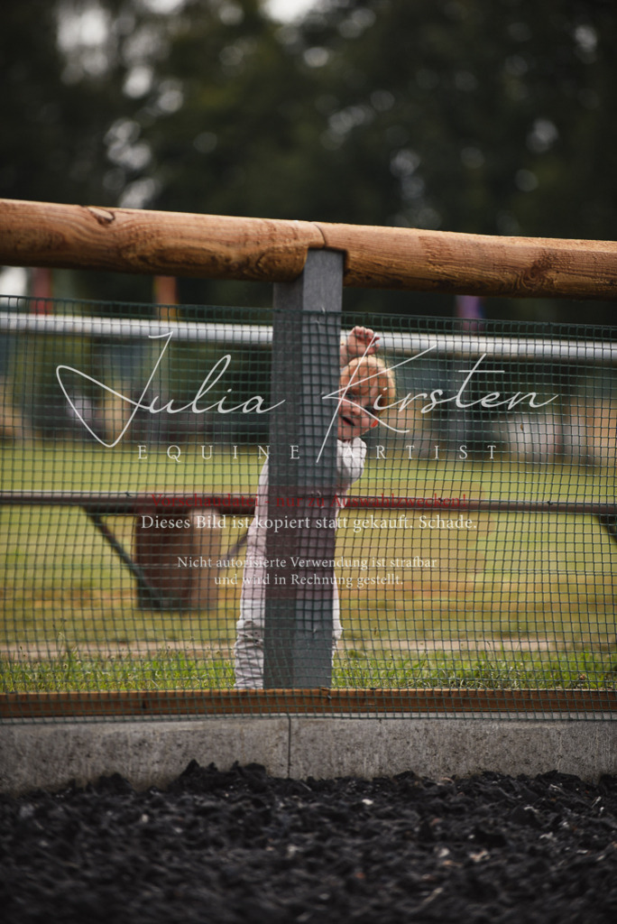 DSC_3789 | Pferde- und Turnierfotografie in Westsachsen. Pferdeportraits, Auftragszeichnungen und intuitive Kunst.