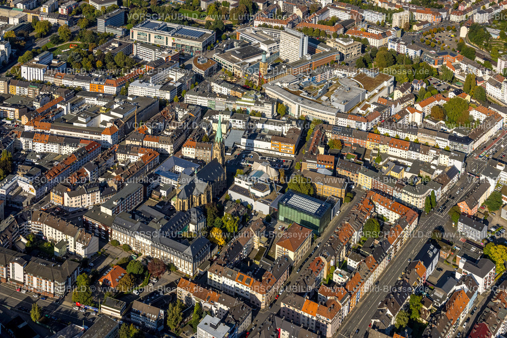 Hagen241005204 | Luftbild, kath. Kirche St. Marien im Stadtzentrum, Osthaus Museum Hagen und Emil Schumacher Museum Kunstmuseum, oben das Rathaus und Volme Galerie, Mittelstadt, Hagen, Ruhrgebiet, Nordrhein-Westfalen, Deutschland