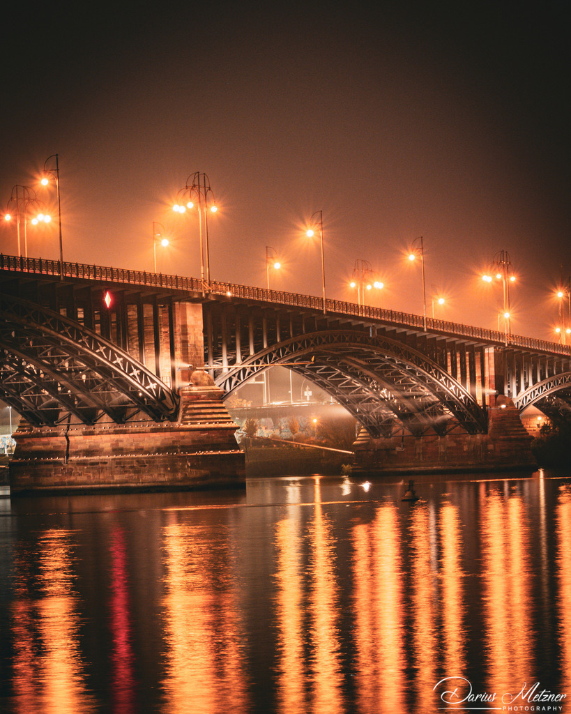 Die Theodor-Heuss-Brücke zwischen Mainz und Wiesbaden | Die Theodor-Heuss-Brücke zwischen Mainz und Wiesbaden