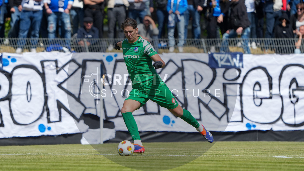 Fußball, Herren, Saison 2024/2025, Finaltag der Amateure 2025, Landespokal Brandenburg, Finale, VfB 1921 Krieschow vs. RSV Eintracht 1949, Samstag 24.05.2025, Volksparkstadion Neuruppin, | Fußball, Herren, Saison 2024/2025, Finaltag der Amateure 2025, Landespokal Brandenburg, Finale, VfB 1921 Krieschow vs. RSV Eintracht 1949, Samstag 24.05.2025, Volksparkstadion Neuruppin, Im Bild: Sebastian Mellack (Krieschow) - Realisiert mit Pictrs.com