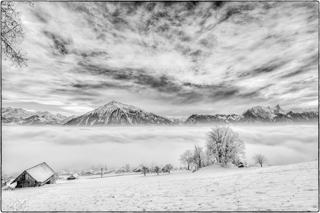 Fog & Clouds | Winterlandschaft oberhalb Aeschlen mit Nebelmeer statt Thunersee und Niesen.
-----------------------------------------------
Winter landscape above Aeschlen with a sea of fog instead of Lake Thun and Niesen.
-----------------------------------------------
Dieser Druck ist in einer limitierten Auflage von 5 Exemplaren erhältlich. 
This print is available in a limited edition of 5 copies. 
http://art.hess.photography/35-fog-clouds.html - Realisiert mit Pictrs.com