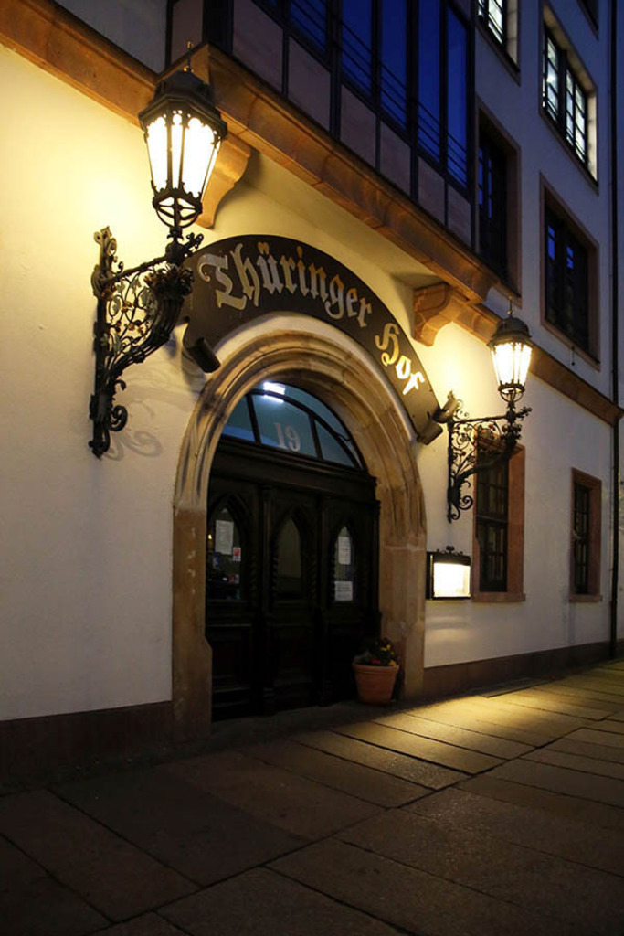 Foto: Leipzig - Thüringer Hof | Das Team hinter BILDLEXIKON LEIPZIG bündelt historische wie aktuelle Informationen über die Stadt Leipzig in Text und Bild auf einer Plattform und stellt diese der interessierten Öffentlichkeit zur Verfügung.