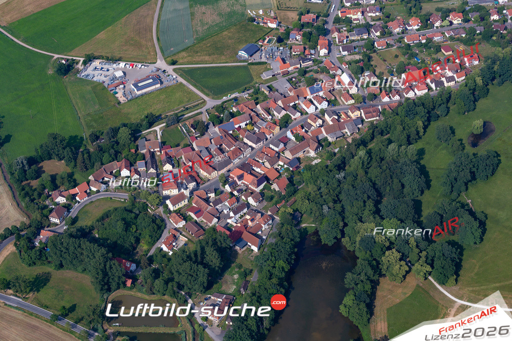 Das Luftbild der Stadt Pommersfelden wurde 2018 vom Flugzeug heraus erstellt (keine Drohne) Aufnahmehöhe ca.400 Meter- hohe Auflösung für beste Druck-Qualität