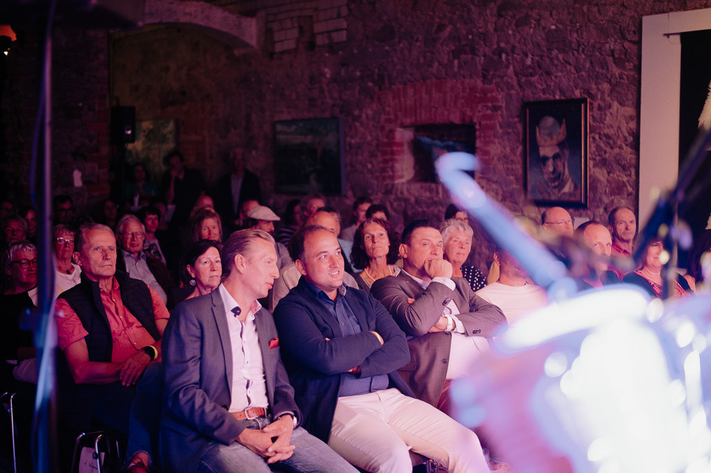 Tango meets Cuba | Tango meets Cuba mit den Klazz Brothers & Cuba Percussion im Forte Belvedere Leisnig zum Festival Hallo Leisnig 2022. - Realisiert mit Pictrs.com