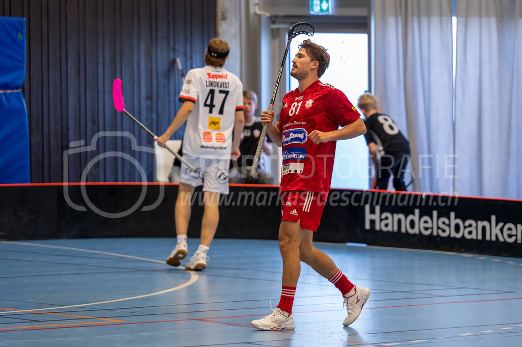 Strängnäs IBK vs Höllvikens IBF - 30. September 2023 | Strängnäs IBK vs Höllvikens IBF
Thomas Arena, Strängnäs
Tim Aeschmann (#81 Strängnäs IBK) nach dem 1:0 durch Rasmus Jansson (#65 Strängnäs IBK, nicht auf dem Bild).
Bild: Sportfotografie Markus Aeschimann | www.markus-aeschimann.ch - Realisiert mit Pictrs.com