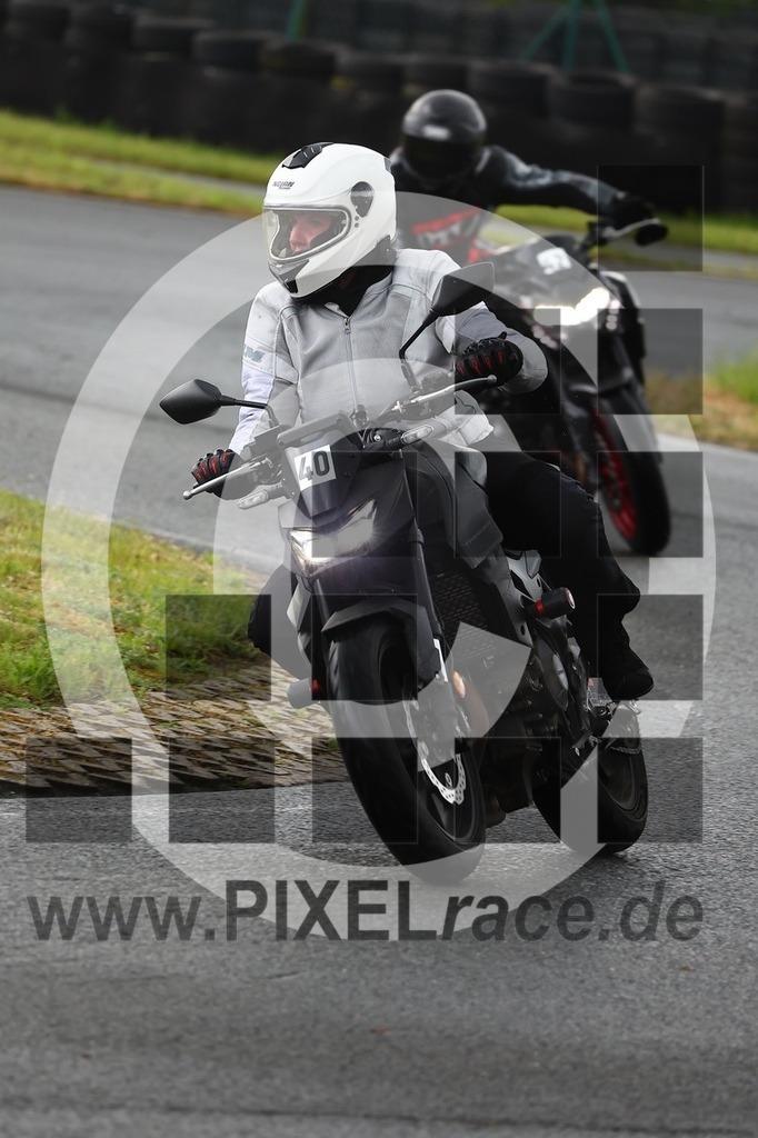 0040-20260513_02013 | Schöne Erinnerungen an spannende Momente - das festzuhalten ist unser Job. PIXELrace.de ist seit 2003 auf den Rennstrecken Europas unterwegs um die Action draußen beim Fahren und die wunderbare Stimmung imm Fahrerlager für euch einzufangen.