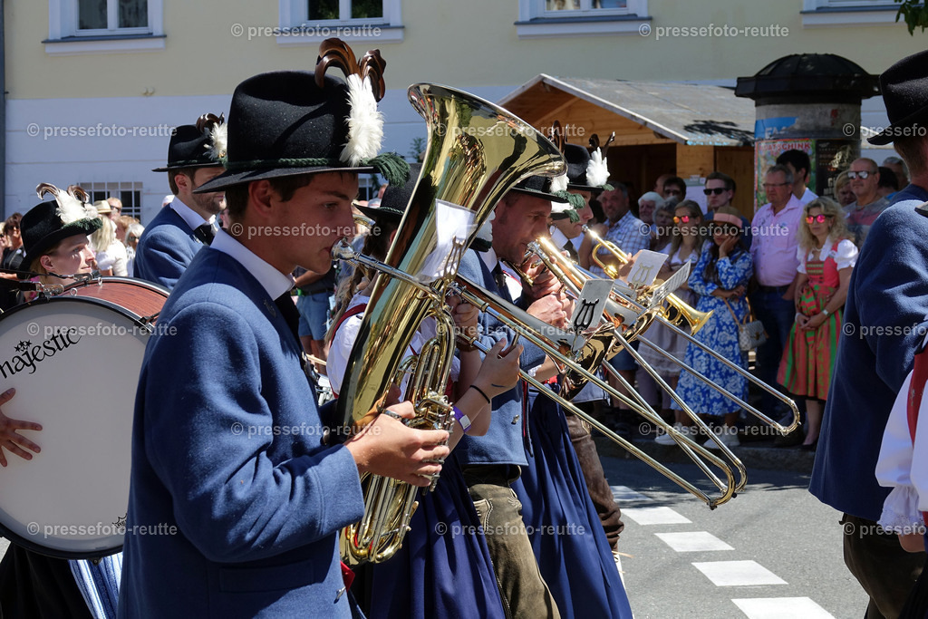 news-2022-Juli17-Musikumzug-Reutte-DSD03383-Holzgau | Info aus dem Bezirk Reutte/Ausserfern Tirol sowie eine umfangreiche Bilddatenbank über die gesamte Region: Lechtal, Talkessel Reutte, Tannheimertal, Zwischentoren. Lech, Plansee, Zugspitze, Grenztunnel, B179, Fernpassstraße, Verkehr, Lawinen, Tradition, - Realisiert mit Pictrs.com