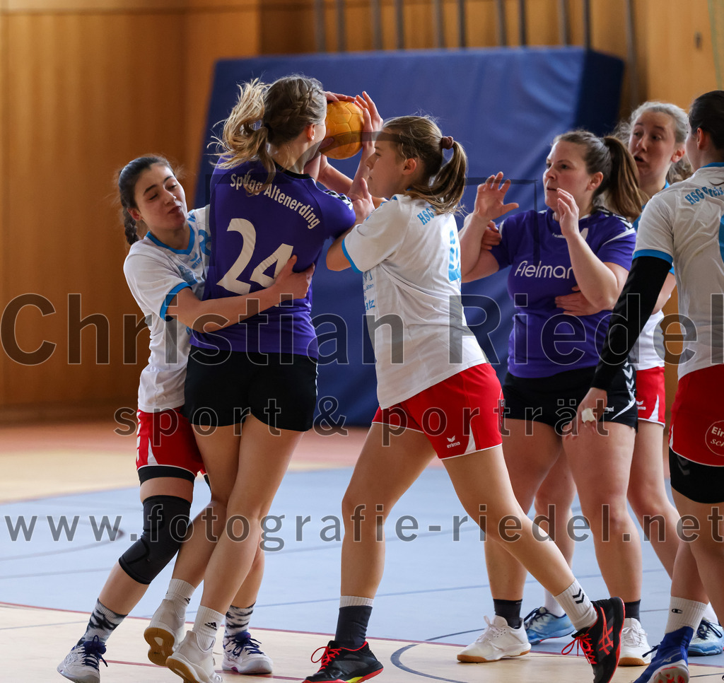 2023-03-18_038_SpVgg_Altenerding_II_gegen_HSG_Freising-Neufahrn_II | Erding, Deutschland, 18.03.2023:
Handball, Bezirksliga Frauen Altbayern 2022 / 2023, 14. Spieltag, SpVgg Altenerding II gegen HSG Freising-Neufahrn II, Endergebnis: 25:27

Eduarta Krasnigi (HSG Freising-Neufahrn, #8), Sophie Lößl (SpVgg Altenerding, #24), Sofia Knecht (HSG Freising-Neufahrn, #4), Miriam Deuschle (SpVgg Altenerding, #4)

Foto: Christian Riedel / fotografie-riedel.net