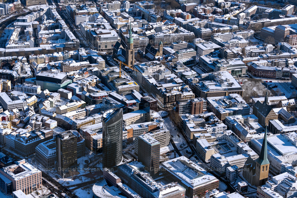4043812 | DORTMUND 13.02.2021 Winterlich schneebedeckte Stadtansicht des Innenstadtbereiches in Dortmund im Ruhrgebiet im Bundesland Nordrhein-Westfalen, Deutschland. Weiterführende Informationen bei: Stadt Dortmund. // Wintry snowy city view on down town in Dortmund at Ruhrgebiet in the state North Rhine-Westphalia, Germany. Further information at: Stadt Dortmund. Foto: Gerhard Launer