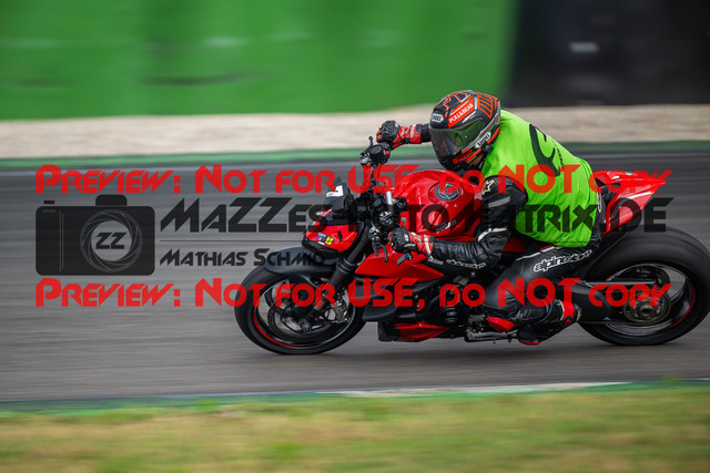 MaZZes_FotoMatrix_240702_6007705_6015 | GELB