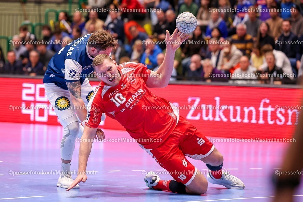 BHC11022601060 | 11.02.2026, Handball, 1.HBL, Bergischer HC - MT Melsungen, 20. Spieltag, Uni-Halle Wuppertal: xm14 im Zweikampf gegen  Gerdas Babarskas (BHC #14) 