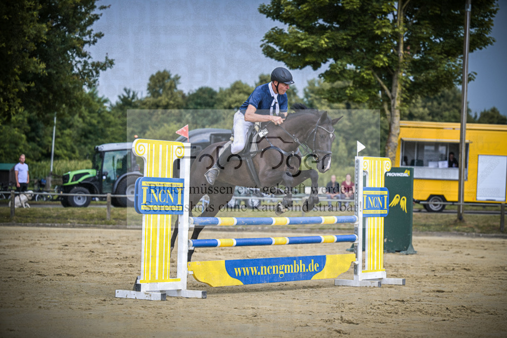 DOS_0881 | Entdecke hochwertige Reitturnierfotos von Foto Oger. Professionell, emotional und authentisch – jetzt Lieblingsmomente im Shop bestellen.Deutschlandweite Turnierfotografie. - Realisiert mit Pictrs.com