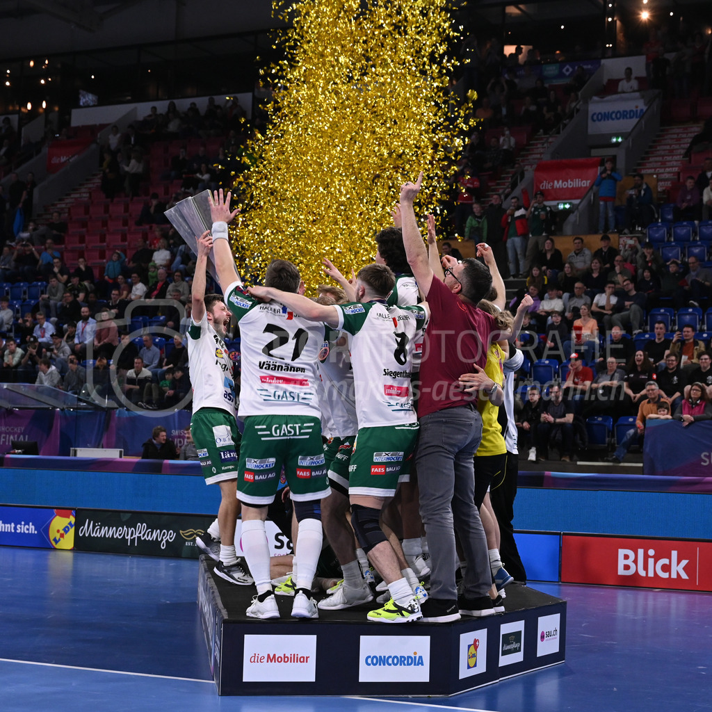 SV Wiler-Ersigen vs Floorball Köniz - 15. April 2023 | SV Wiler-Ersigen vs Floorball Köniz
Stimo Arena, Kloten
Der SV Wiler-Ersigen ist Unihockey Schweizer Meister 2022/23.
Bild: Sportfotografie Markus Aeschimann | www.markus-aeschimann.ch - Realisiert mit Pictrs.com