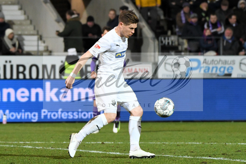 20200129_OSNSVS_0038JPG | Fußball, Herren: Denis Linsmayer (SV Sandhausen) in Aktion, am Ball, Einzelaktion beim Spiel der 2. Bundesliga zwischen VfL Osnabrück vs. SV Sandhausen am 29.01.2020 im Stadion an der Bremer Brücke in Osnabrück, Deutschland.(Foto von Nico Paetzel) - Realisiert mit Pictrs.com