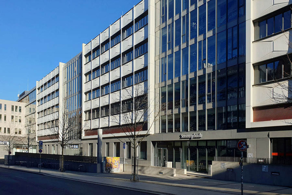Foto: Leipzig - Universität Leipzig | Das Team hinter BILDLEXIKON LEIPZIG bündelt historische wie aktuelle Informationen über die Stadt Leipzig in Text und Bild auf einer Plattform und stellt diese der interessierten Öffentlichkeit zur Verfügung.