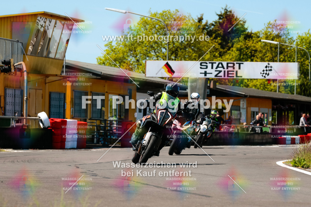 Moto-TeamOBK-21795 | Hier findet Ihr Bilder von Touristenfahrten auf der Nürburgring Nordschleife oder von anderen Veranstaltungen die ich besucht habe. Viel Spass beim Durch Schauen 
