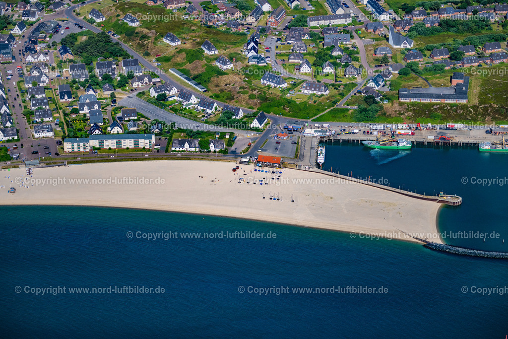 Sylt_Hörnum_Hafen_ELS_8895210625 | HöRNUM (SYLT) 13.06.2025 Hafenanlagen an der Meeres- Küste der Nordsee in Hörnum auf Sylt im Bundesland Schleswig-Holstein, Deutschland. // Port facilities on the seashore of the North Sea in Hoernum on Sylt in the state Schleswig-Holstein, Germany. Foto: Martin Elsen