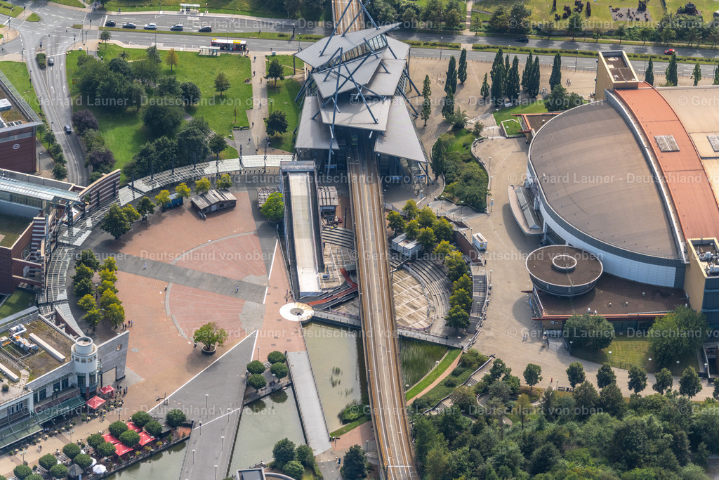 4050228 | OBERHAUSEN 25.08.2021 Gebäude des Restaurant der Bar "CentrO-Beach" an der CentrO-Promenade in Oberhausen im Ruhrgebiet im Bundesland Nordrhein-Westfalen, Deutschland. Weiterführende Informationen bei: CentrO Management GmbH. // Building of the restaurant der Bar "CentrO-Beach" on CentrO-Promenade in Oberhausen at Ruhrgebiet in the state North Rhine-Westphalia, Germany. Further information at: CentrO Management GmbH. Foto: Gerhard Launer