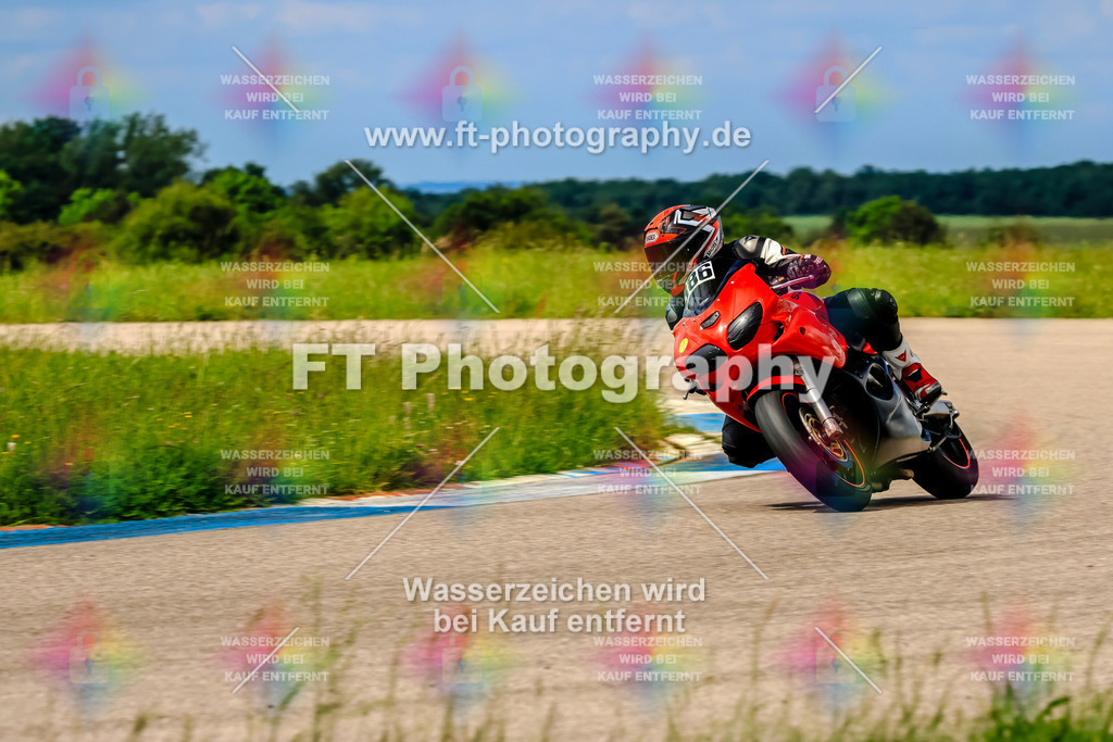 MotoTeam-1057 | Hier findet Ihr Bilder von Touristenfahrten auf der Nürburgring Nordschleife oder von anderen Veranstaltungen die ich besucht habe. Viel Spass beim Durch Schauen 