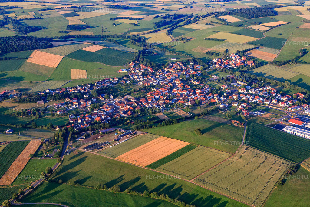 Luftbild: Dorfansicht aus Westen in Kefenrod im Bundesland Hessen in Deutschland. Foto: IMG_68646.jpg vom 21.06.2014 durch Werner Riehm/FLY-FOTO.de