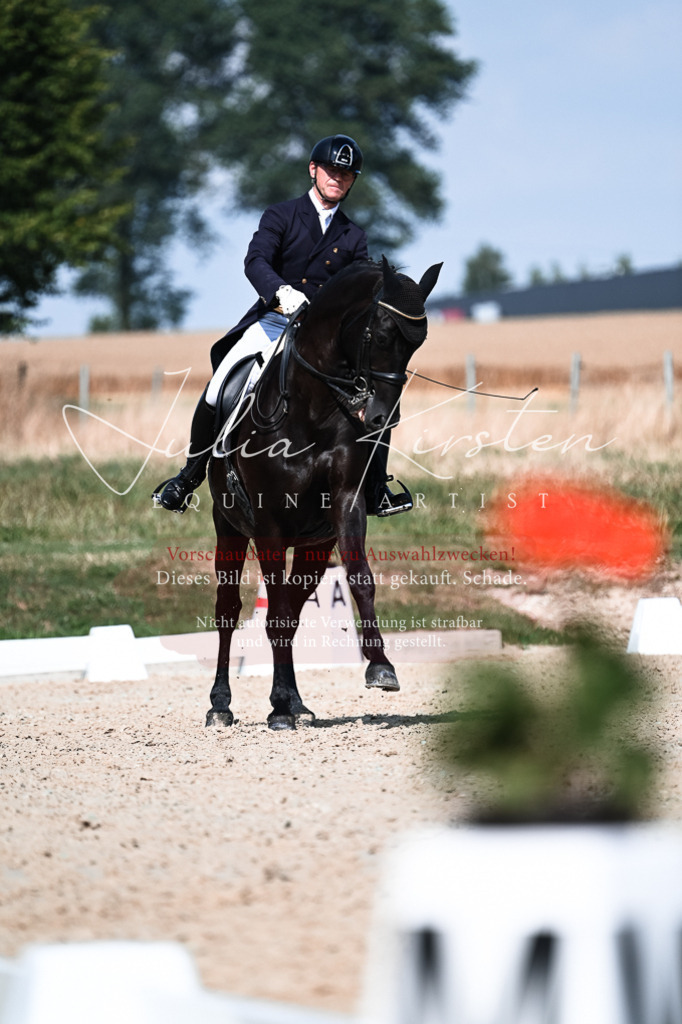 DSC_3006 | Pferde- und Turnierfotografie in Westsachsen. Pferdeportraits, Auftragszeichnungen und intuitive Kunst.