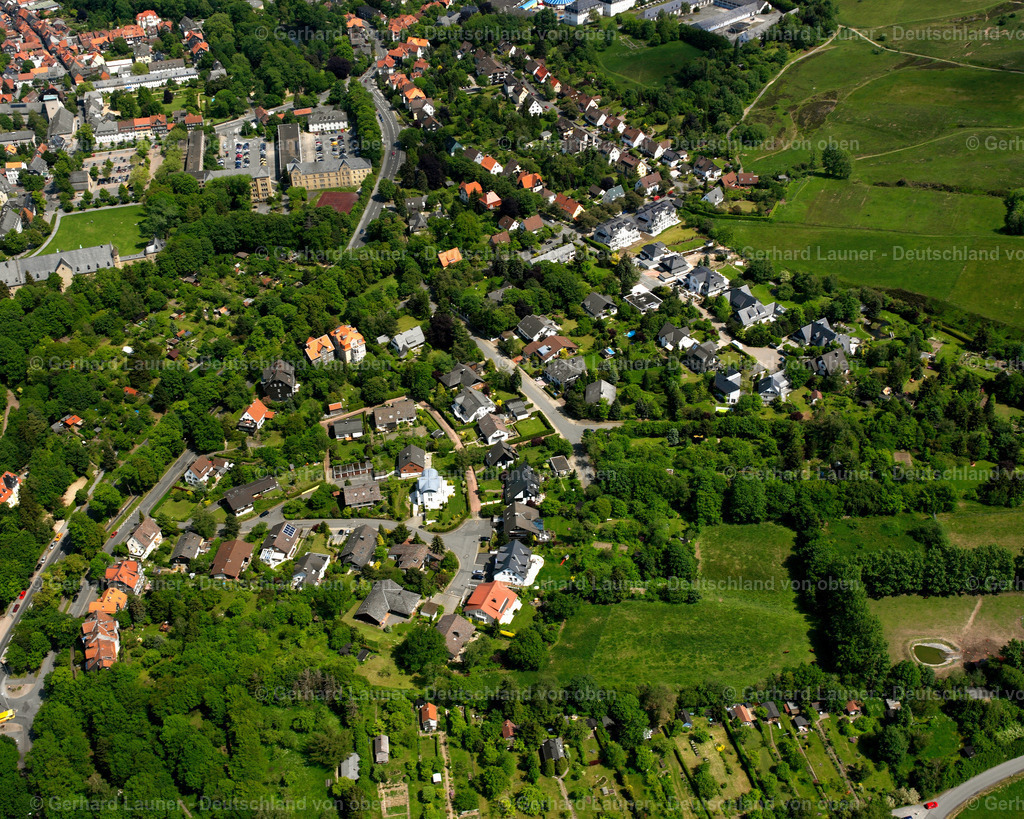 2638371 | GOSLAR GEORGENBERG 09.06.2006 Wohngebiet - Mischbebauung der Mehr- und Einfamilienhaussiedlung  in Georgenberg im Bundesland Niedersachsen, Deutschland // Residential area - mixed development of a multi-family housing estate and single-family housing estate  in Georgenberg in the state Lower Saxony, Germany Foto: Gerhard Launer