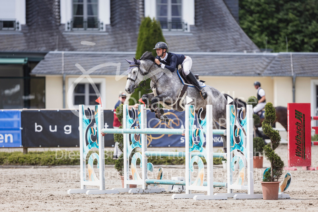 250531_MayDays_M2-Springen-568 | Deine schönsten Turniermomente als professionelle Fotos! Entdecke hochwertige Pferdesport-Fotografie im Online-Shop. Jetzt Fotos finden & bestellen!