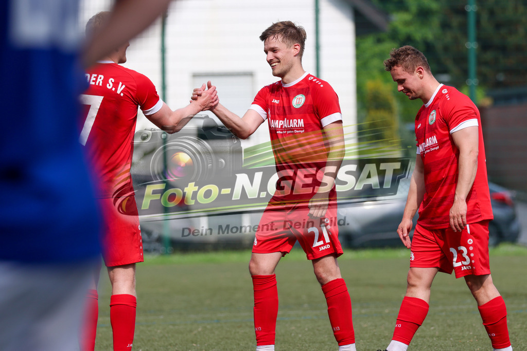 Bünder SV - TuS Bruchmühlen II | Auf dem Bild zu sehen: grün Bünder SV Mitte: Timo Westerbeck  Bünder SV, TuS Bruchmühlen II, Saison 25/26, Kreisliga A, Bünde, Deutschland - Realisiert mit Pictrs.com