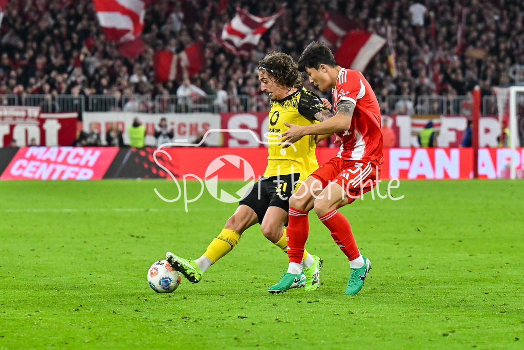 FC Bayern München - Borussia Dortmund | MUNICH, GERMANY - Fabio SILVA (Borussia Dortmund 21) against Minjae KIM (FC Bayern Munich 3) during the bundesliga match between FC Bayern Munich vs. Borussia Dortmund on matchday 7 at Allianz Arena on October 18, 2025 in Munich, Germany / DFL REGULATIONS PROHIBIT ANY USE OF PHOTOGRAPHS AS IMAGE SEQUENCES AND/OR QUASI-VIDEO
