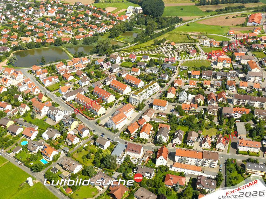 Die Luftaufnahme der Stadt Stegaurach wurde vom UL-Flugzeug heraus erstellt ( keine Drohne )- hohe Auflösung für beste Qualität
