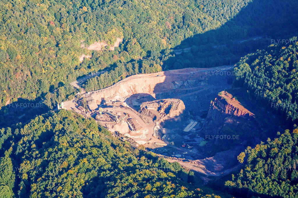 Luftbild: Steinbruch von Pfalzgranit in Waldhambach im Bundesland Rheinland-Pfalz in Deutschland. Foto: IMG_13680.jpg vom 28.09.2008 durch Werner Riehm/FLY-FOTO.de