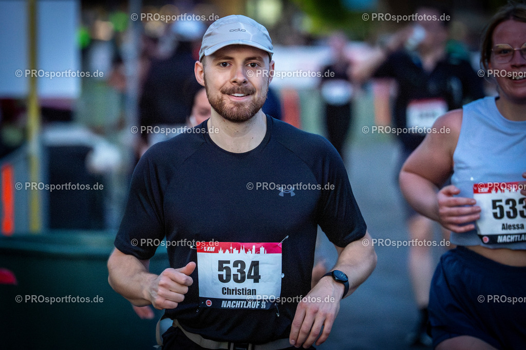 22. ASV Nachtlauf; Koeln, 28.05.25 | Impressionen vom 22. ASV Nachtlauf am 28.05.25 am Tanzbrunnen in Koeln. Foto: BEAUTIFUL SPORTS/Axel Kohring