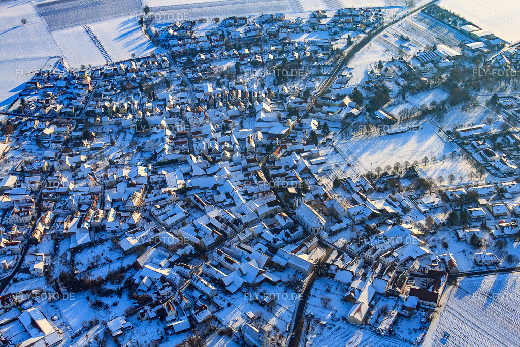 Dorfansicht aus Norden  bei Schnee im Winter | Luftbild: Dorfansicht aus Norden  bei Schnee im Winter im Ortsteil Mörzheim in Landau im Bundesland Rheinland-Pfalz in Deutschland. Foto: IMG_36344.jpg vom 03.01.2011 durch Werner Riehm/FLY-FOTO.de - Realisiert mit Pictrs.com