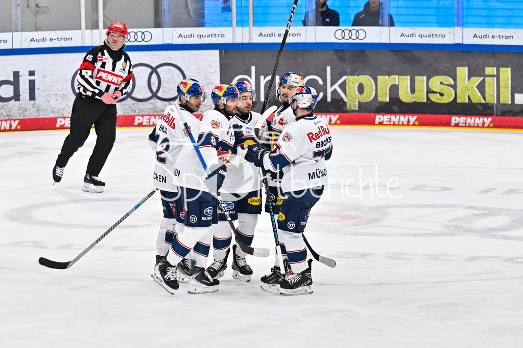 ERC Ingolstadt - EHC RB München | INGOLSTADT, GERMANY - 27. MAERZ: Jubel der Gäste nach dem Treffer zum 0-1 durch Tobias RIEDER (RB München 8) / Tor / Torschuetze / Freude / Happy während dem Match zwischen dem ERC Ingolstadt und dem EHC RB München bei Spiel 2 des DEL Playoff Viertelfinales in der Saturn Arena