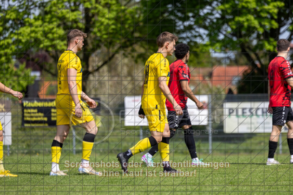 20250427_145851_0004 | #,TSV Bad Boll (rot) vs. SV Waldhausen (gelb), Fussball, Landesliga 2 - wfv, 24. Spieltag, Saison 2024/2025, Rasenplatz, Erlengarten 37, 73087 Bad Boll, 27.04.2025 - 15:00 Uhr,Foto: PhotoPeet-Sportfotografie/Peter Harich
