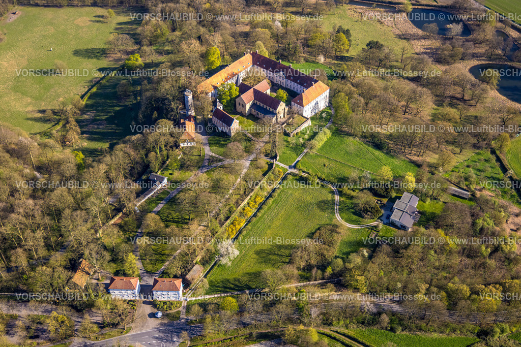 Selm250404491 | Luftbild, Schloss Cappenberg und Schlosspark, LWL-Museum für Kunst und Kultur mit kath. Stiftskirche Cappenberg Evangelist St. Johannes, Cappenberg, Selm, Münsterland, Nordrhein-Westfalen, Deutschland