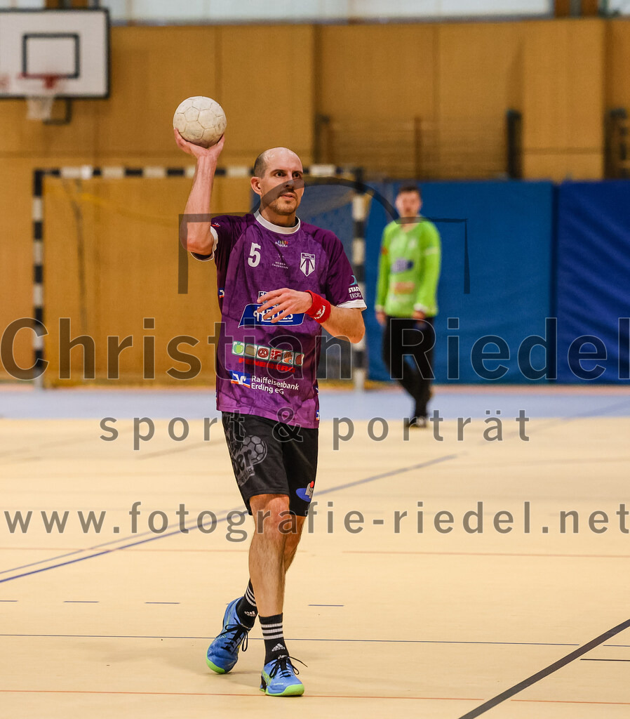 2024-10-20_018_SpVgg_Altenerding_II_gegen_TSV_Taufkirchen-Vils | Erding, Deutschland, 20.10.2024:Handball, Bezirksliga Männer Ost 2024 / 2025, 3. Spieltag, SpVgg Altenerding II gegen TSV Taufkirchen/Vils, Endergebnis: 15:20Daniel Sagert (SpVgg Altenerding, #5)Foto: Christian Riedel / fotografie-riedel.net