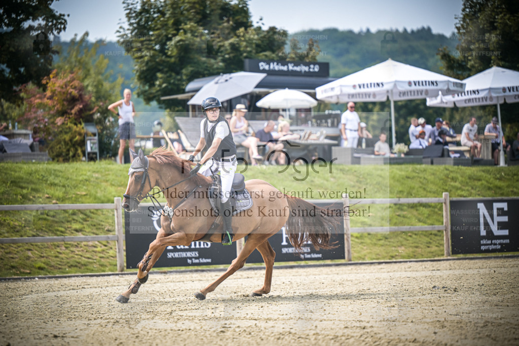 DOS_0108 | Entdecke hochwertige Reitturnierfotos von Foto Oger. Professionell, emotional und authentisch – jetzt Lieblingsmomente im Shop bestellen. - Realisiert mit Pictrs.com