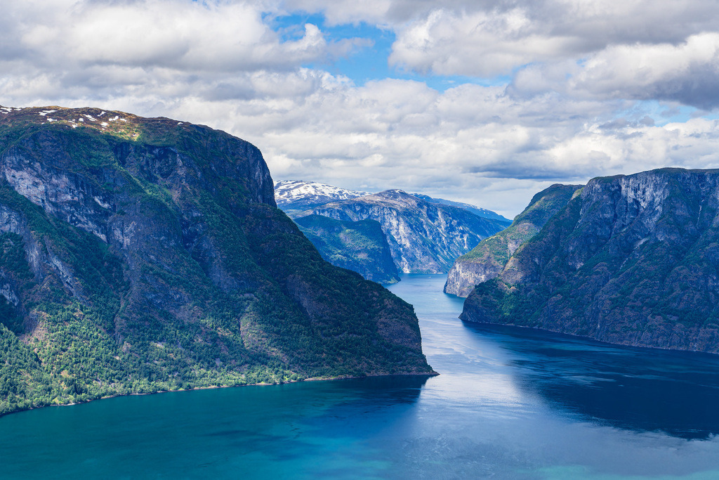 Blick vom Stegastein über den Aurlandsfjord in Norwegen | Blick vom Stegastein über den Aurlandsfjord in Norwegen.