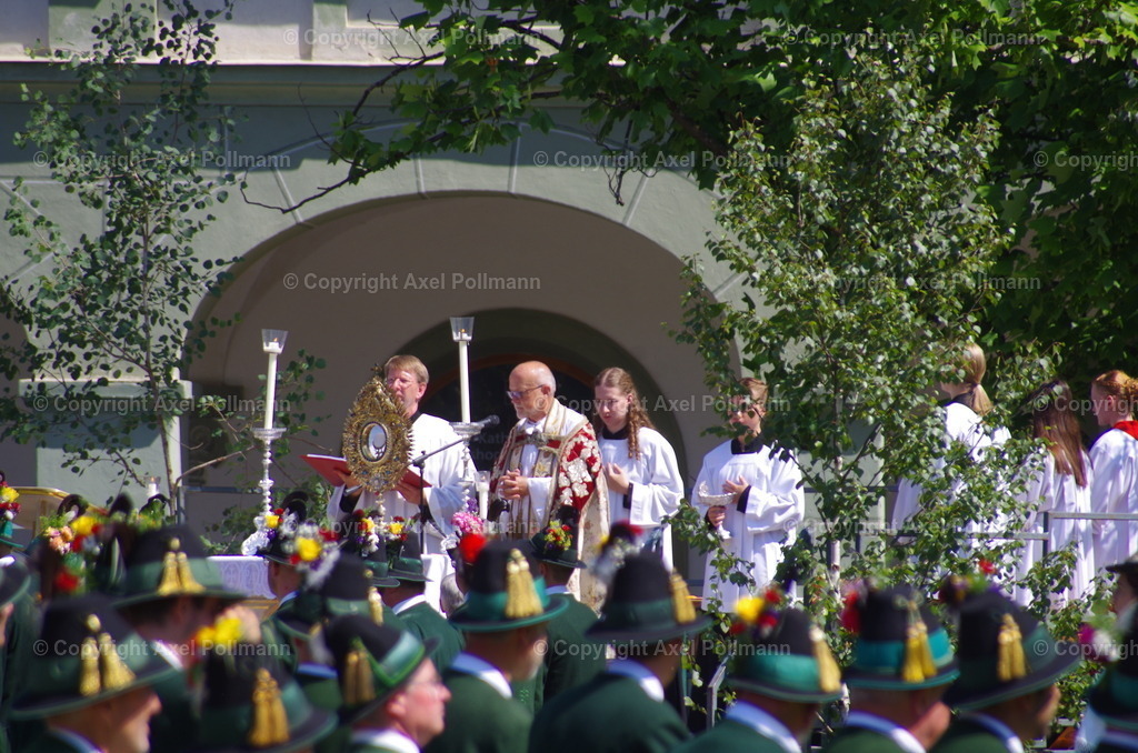 IMGP4698 | fotografiert von Axel PollmannLeonhardi Wallfahrt Benediktbeuern und Murnau, Fronleichnam, Fasching, Landschaft im Loisachtal und Benediktbeuern  - Realisiert mit Pictrs.com