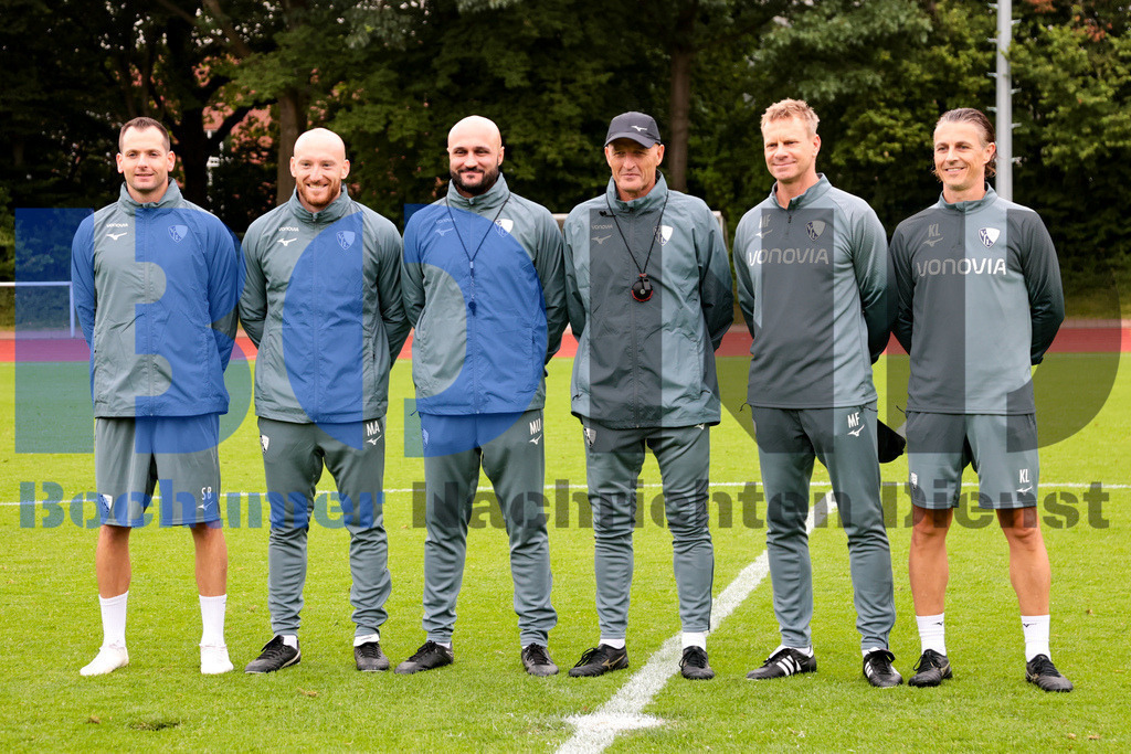 1. Fussball Bundesliga:  Trainingsauftakt VfL Bochum 1848 {date} -  | {headline}(Foto: Sebastian Sendlak / BOND)DFL regulations prohibit any use of photographs as image sequences and/or quasi-videos. - Realisiert mit Pictrs.com