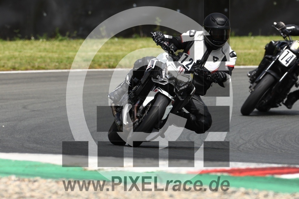 0072-20240617_01024 | Schöne Erinnerungen an spannende Momente - das festzuhalten ist unser Job. PIXELrace.de ist seit 2003 auf den Rennstrecken Europas unterwegs um die Action draußen beim Fahren und die wunderbare Stimmung imm Fahrerlager für euch einzufangen.