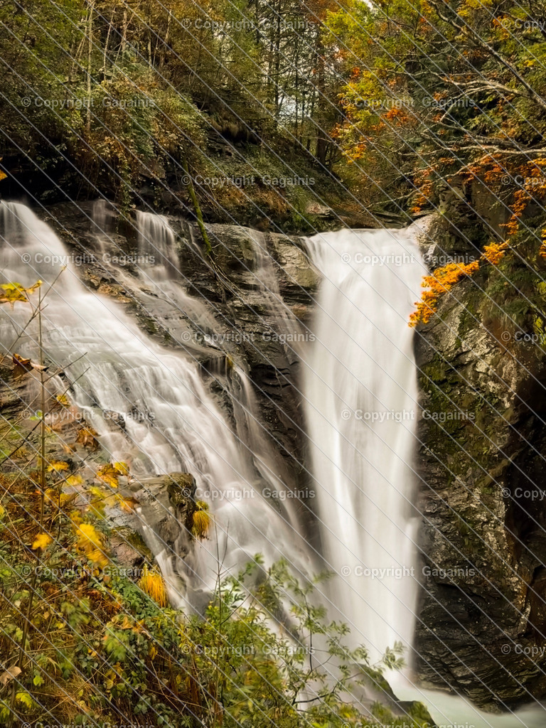 Wasserfall | Entdecken Sie originelle Wandkunst auf Leinwand und Acrylglas sowie eine Vielzahl von Fotogeschenken und stockvideos in unserem Online-Shop. Dekorieren Sie Ihr Zuhause mit einzigartigen Kunstwerken und persönlichen Erinnerungen. Perfekt auch als Geschenk.