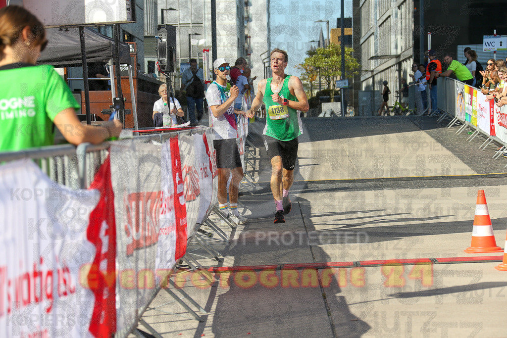 240921_1507_EX1_4416 | Sportfotografie im Rhein-Sieg Kreis, Köln, Bonn, NRW, Rheinland Pfalz, Hessen, etc. Unser Tätigkeitsfeld umfasst den Laufsport vom Volkslauf über den Marathon, Duathlon, Triathon bis zum Ultralauf wie Kölnpfad Ultra oder Schindertrail.
